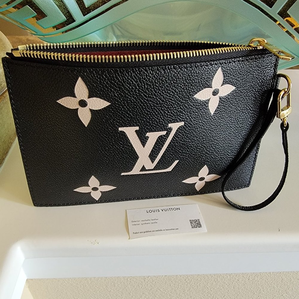 Louis Vuitton 2020 Giant Neonoe MM pochette